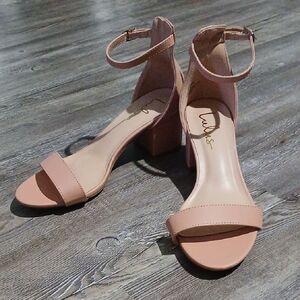 Lulus Harper Almond short block heel strappy heel open toe shoes Sz 8 NWOT